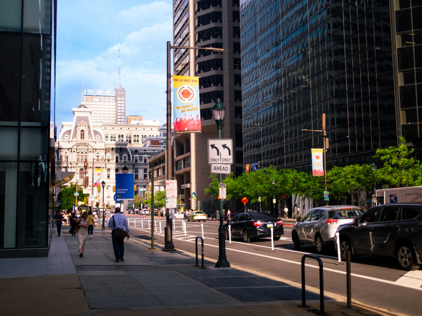 A street in Philadelphia with pedestrians and cars